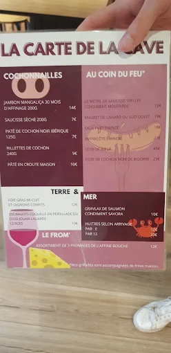 Carte de la cave présentée sur une table